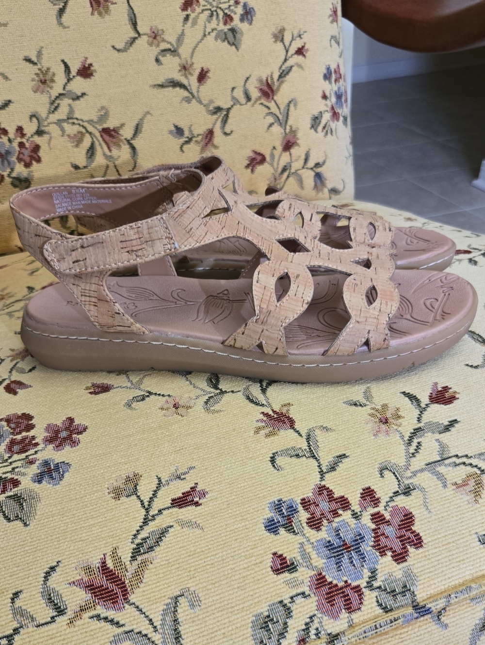 BareTraps Women’s Tan Cork-Textured Comfort Sandals NWOT